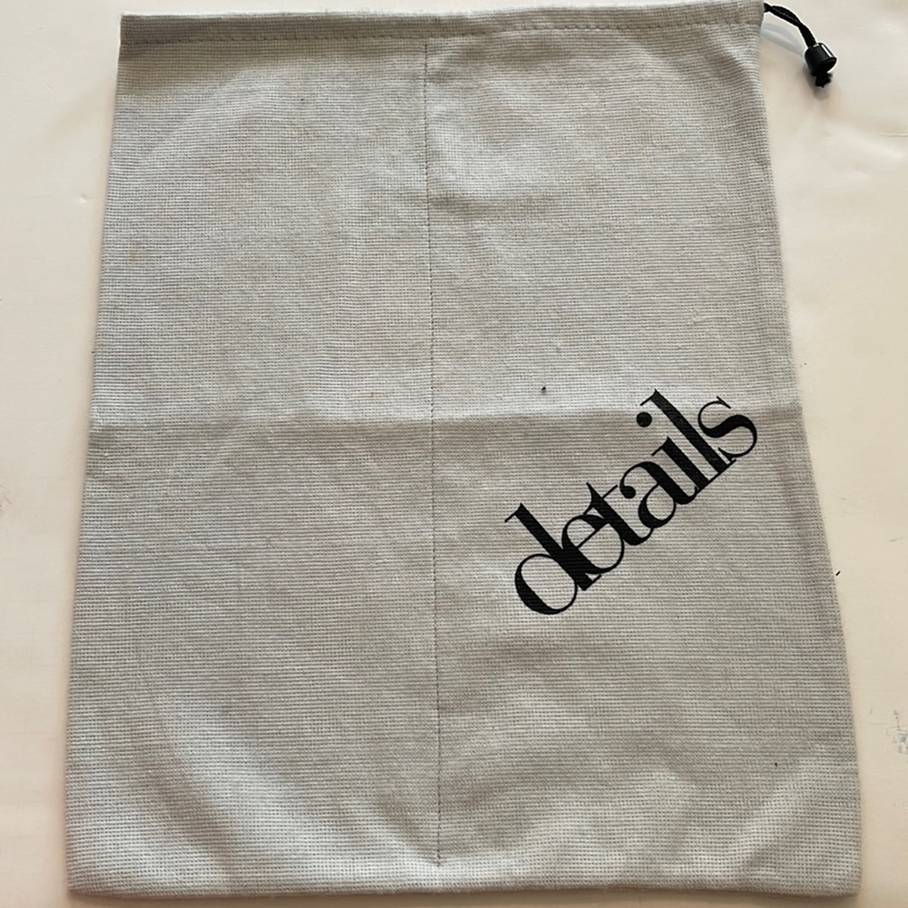 Details Dust Bag